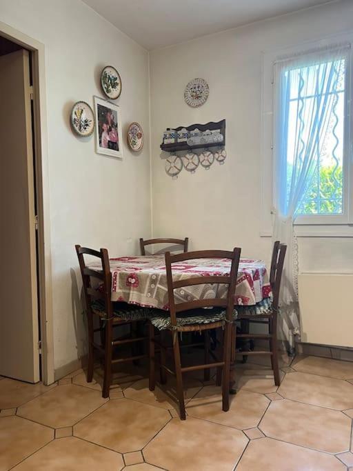 Maison Familiale Idealement Situee Avec Tout Le Confort Nîmes Exterior foto